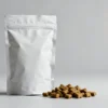 狗零食包装袋：自立袋与犬零食颗粒的示意画面